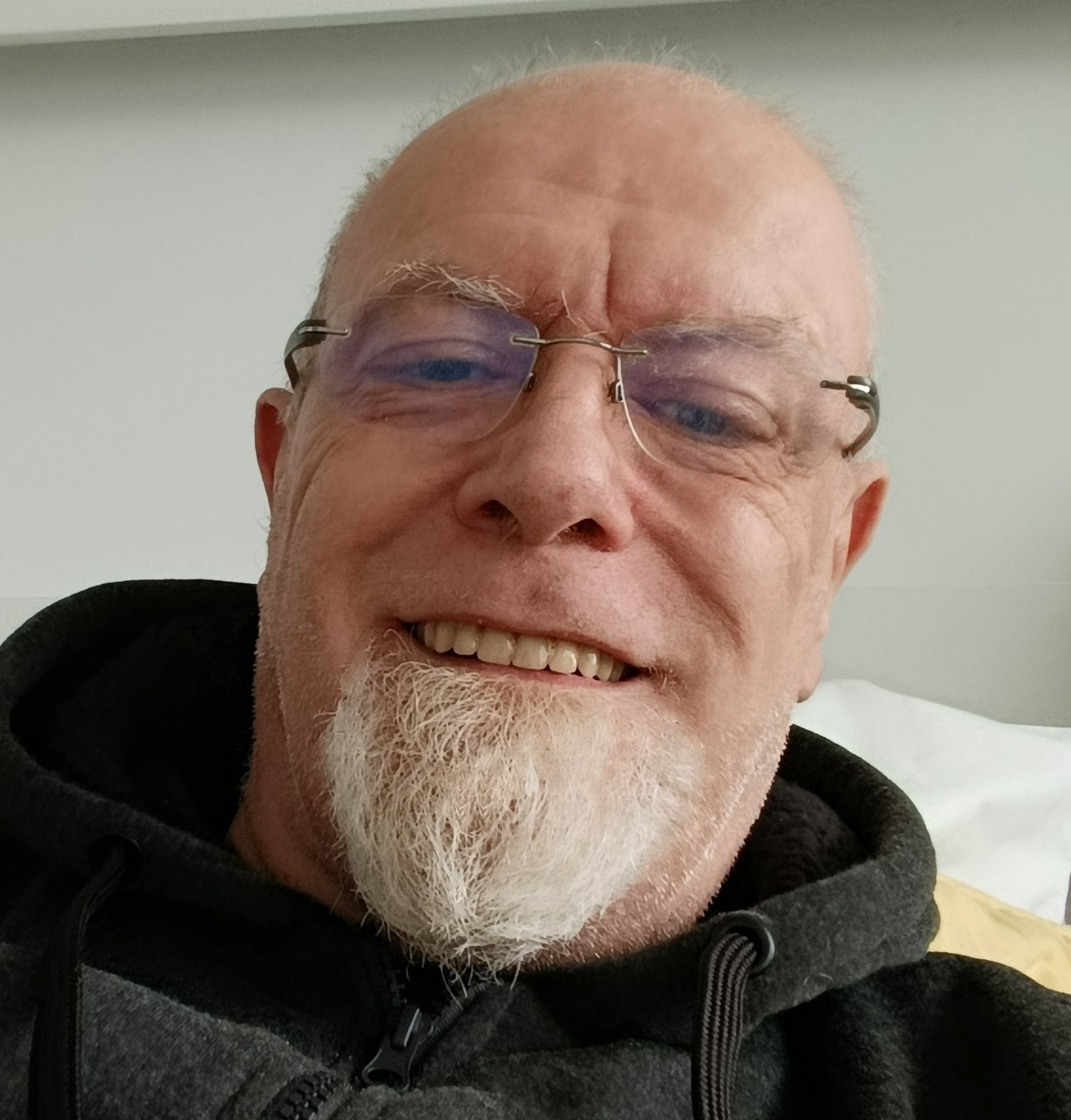 Stefaan Meeuws, freelance software developer and AI engineer.